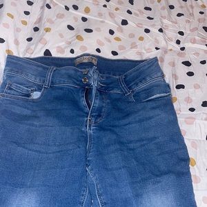 Selling jeans that I’m not to crazy about.  Lmk for more pictures. And price
